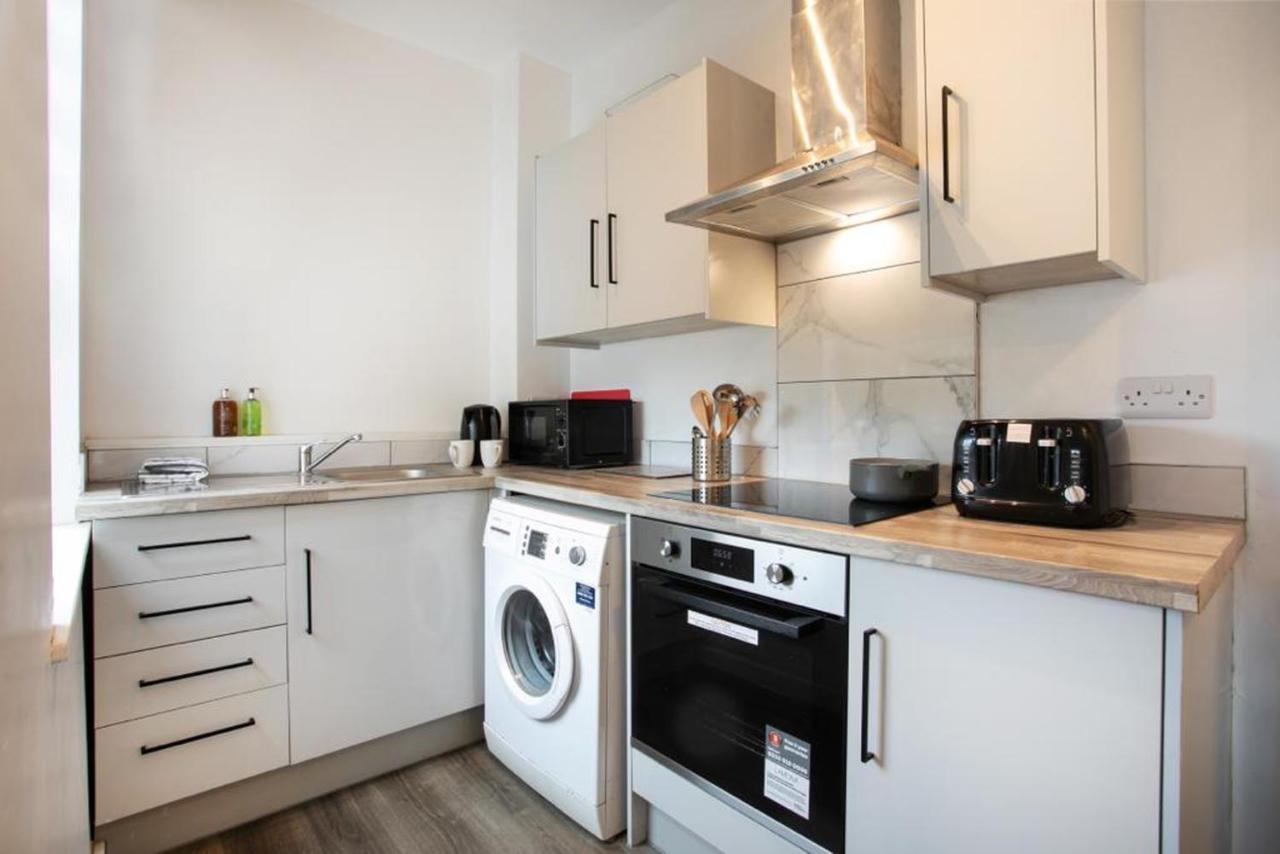 Spacious 2 Bedroom Apartments - 5 Mins From Qmc, Universities And City Centre! Nottingham Luaran gambar